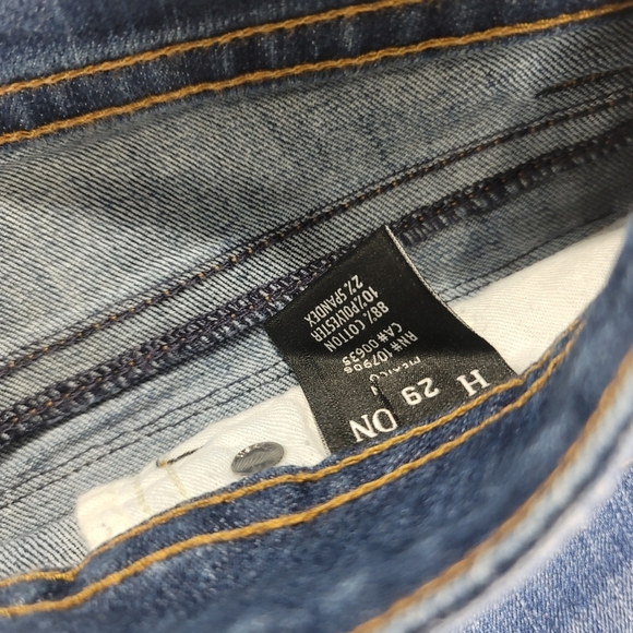 Hudson Malibu Cap Cuffed Capri Jeans - Picture 5 of 10